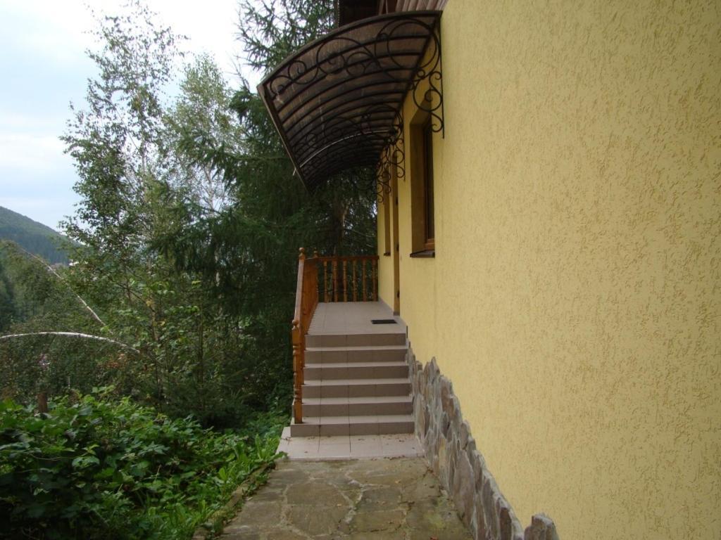 Na Velykim Hotel Yaremche Exterior photo